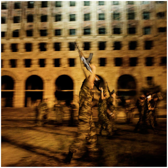 Абхазия, октябрь 2008. Абхазская милиция празднует на главной площади Сухуми.