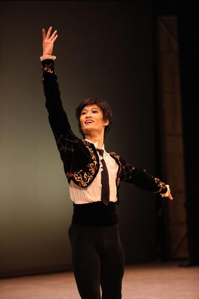 Сегодня, 13 апреля, в Перми состоялась церемония вручения призов конкурса артистов балета им. Екатерины Максимовой «Арабеск-2012». Обладателем Гран-при стал южнокорейский танцовщик Ки Мин Ким.
