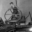 Комсомолец за штурвалом бумагоделательной машины. Балахна, 1929 