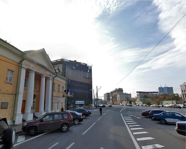 Сегодня, 17 апреля, московское правительство приняло решение передать двухэтажный особняк на Кудринской площади Центру культурного и исторического наследия Мстислава Ростроповича и Галины Вишневской.