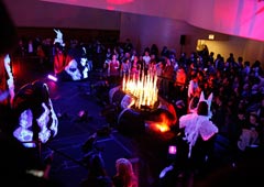  Animal Collective  исполняют  «Transverse Temporal Gyrus»  в Музее Соломона Гуггенхайма. Нью-Йорк, 4 марта 2010 года