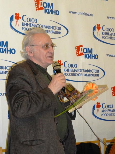 На церемонии вручения наград Гильдии киноведов и кинокритиков России за 2011 год приз «Мастеру» получил директор Музея кино киновед Наум Клейман.