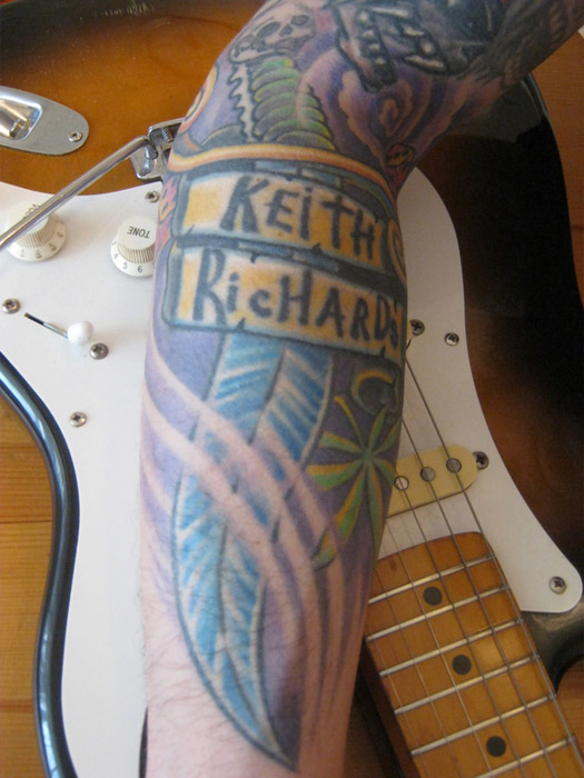 Ричи Мадатов (Ричи Блюз Бенд) с типичными рок- татуировками 80-х 