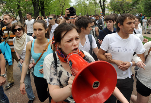 Изабель ведет шествие по Тверскому бульвару 7 мая 2012 - Сергей Карпов