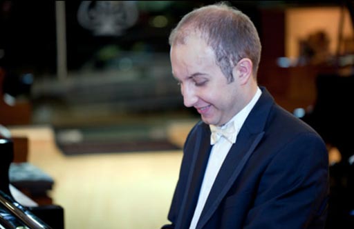 Авторы открытого письма выступают против намеченного на 22 мая концерта пианиста Александра Гаврилюка, утверждая, что в 2004 году музыкант написал ложный донос на своего педагога.
