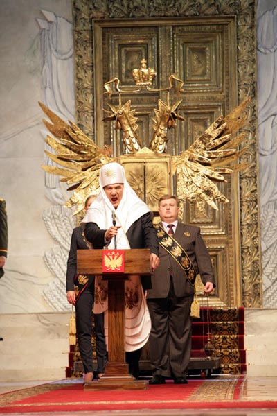 Большой театр не будет реагировать на заявления представителей православной общественности в связи с оперой «Золотой петушок» в постановке Кирилла Серебренникова, которую просят запретить за богохульство.