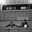Сценарист Одельша Александрович Агишев (слева) и кинорежиссер Эльер Мухитдинович Ишмухамедов в просмотровом зале киностудии «Узбекфильм», 1974 