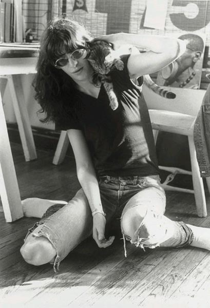 В сети доступен для прослушивания «Ya Know», второй сольный альбом вокалиста рок-группы Ramones Джоуи Рамона, умершего в 2001 году. Официальный релиз пластинки состоится только 21 мая.