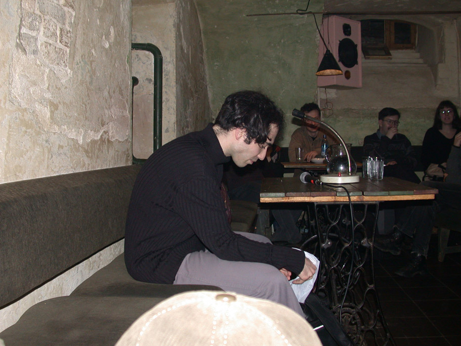 Кирилл Медведев на своем вечере. 14.03.2002