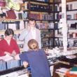 Книжный магазин ОГИ в Трехпрудном. В центре – Илья Фальковский. 11.04.1999