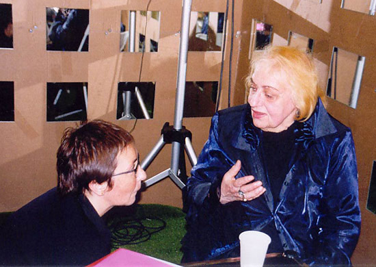 Елена Фанайлова и Елизавета Мнацаканова. Франкфурт, 2003 