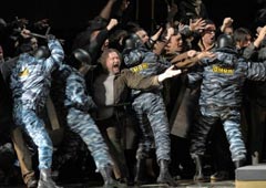 Сцена из оперы «Борис Годунов». Мариинский театр, Петербург, 28 мая 2012 года