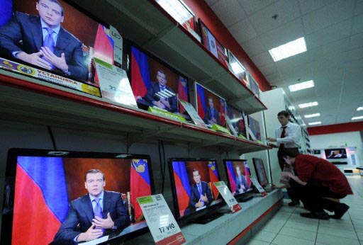 Несколько известных телеведущих, включая Владимира Познера и Светлану Сорокину, не хотят участвовать в создании Общественного телевидения.