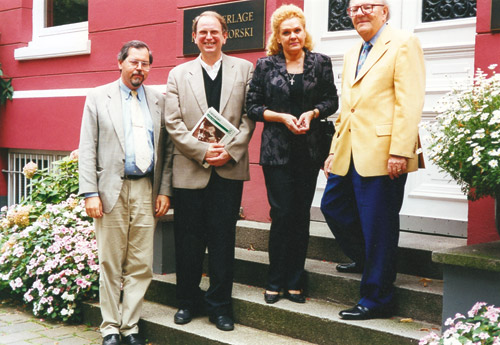 Слева направо: Ханс-Ульрих Дуффек, Александр Ивашкин, Ирина Шнитке, Ханс-Вильфред Сикорский, 2000 