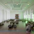C 13 сентября по 18 ноября 2012 года в Московском музее современного искусства пройдет выставка «Йозеф Бойс: Призыв к альтернативе» — первая в России масштабная ретроспектива немецкого художника.